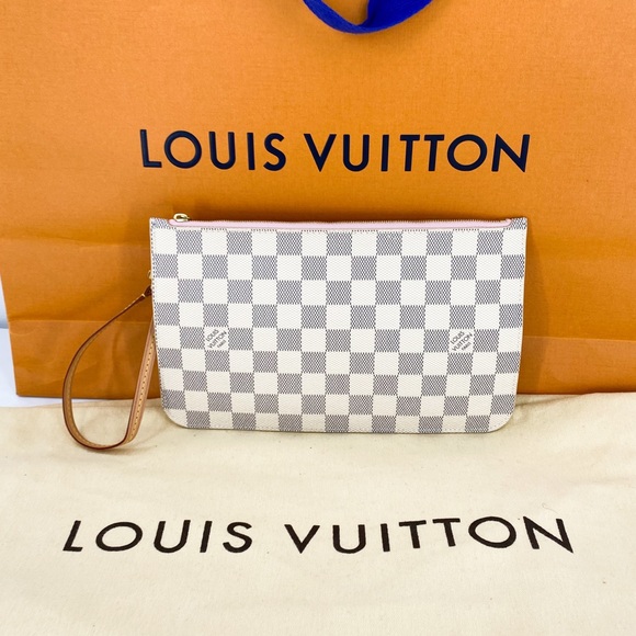 💎✨LIKE NEW✨💎  WRISTLET BY LOUIS VUITTON - Picture 3 of 9